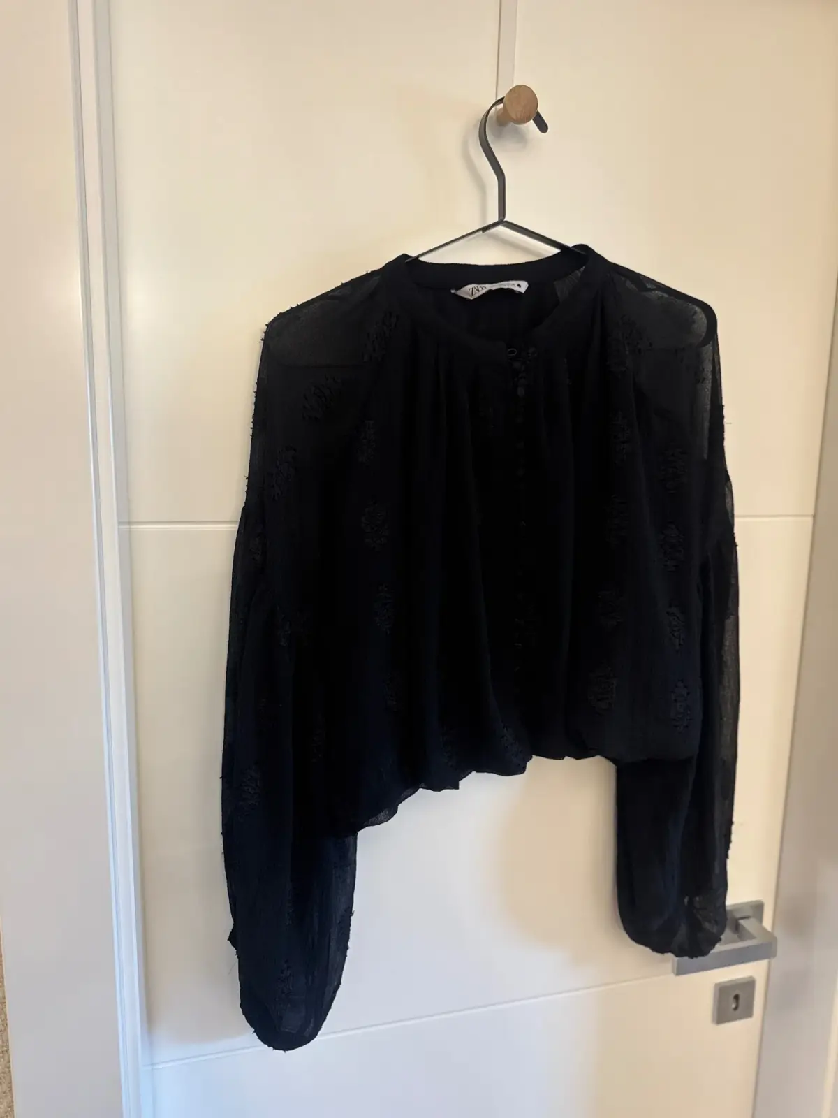 Zara crna crop bluza