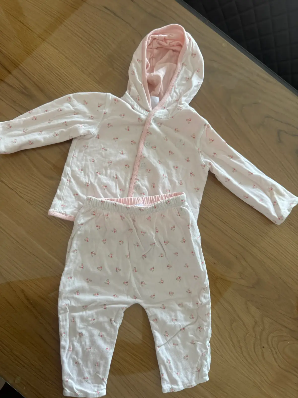 GAP bebi komplet  74 cvetni dezen roze