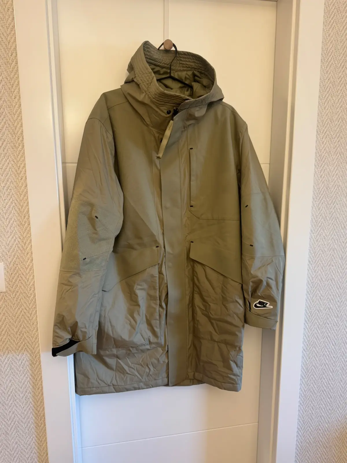 Nike zimska parka/jakna – maslinasto bež