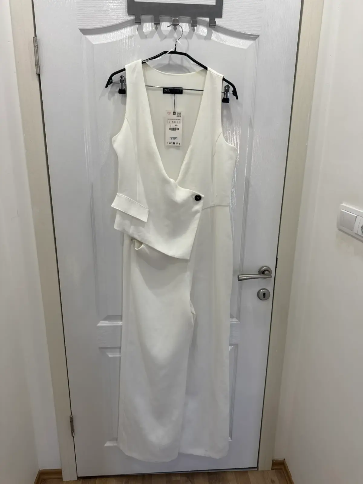 Zara beli elegantni kombinezon – L