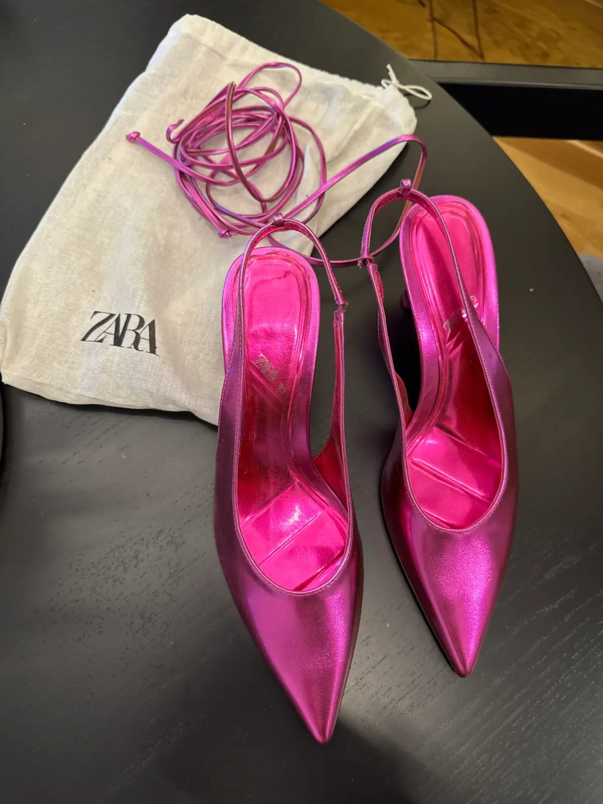 Zara pink metalik sandale na vezivanje