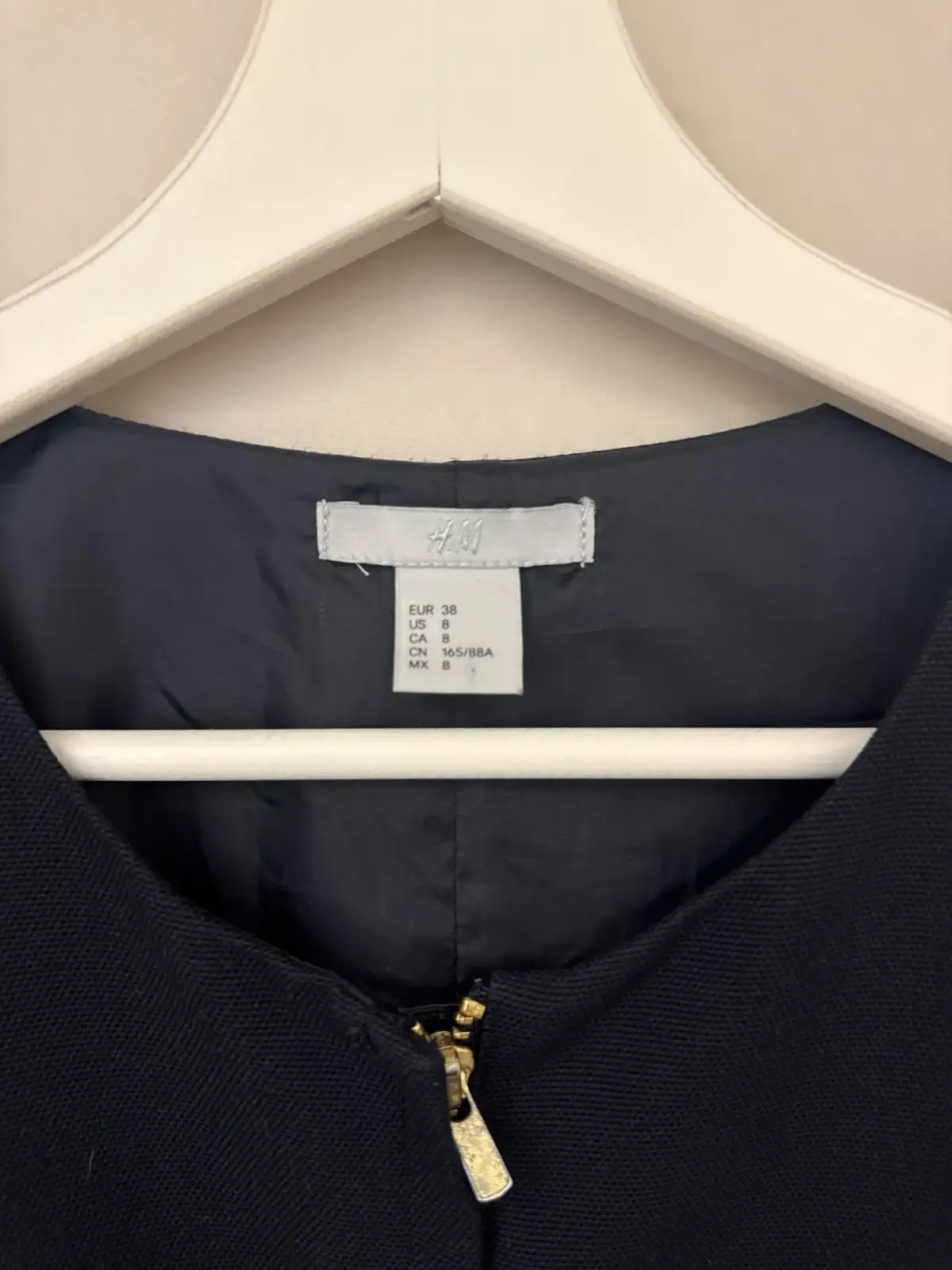 H&M tamnoplava haljina sa džepovima – EUR 38