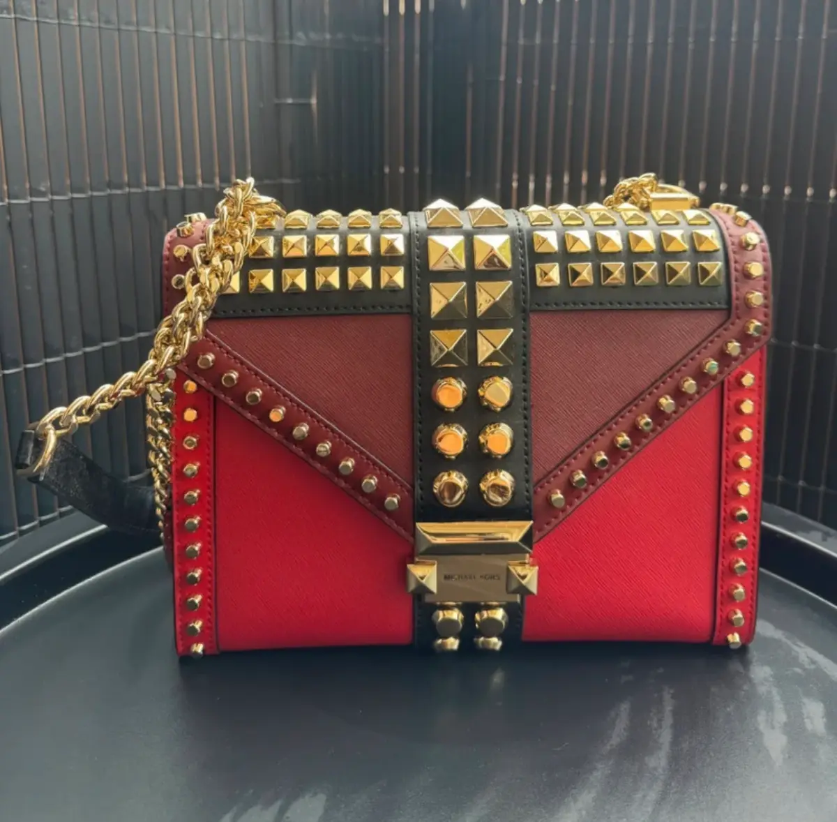 Michael Kors torba sa nitnama – veoma dobro stanje